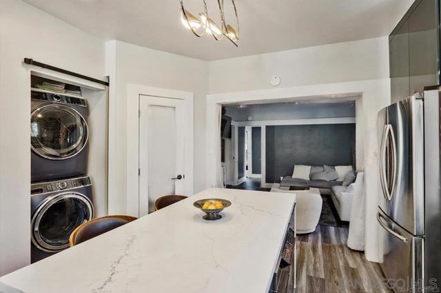 1035 Edgemont Place, San Diego CA: https://media.crmls.org/mediaz/0950c7ab-667d-43b8-b37d-73e7b0f0905b.jpg