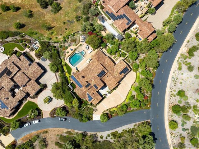 8411 Run Of The Knolls, San Diego CA: https://media.crmls.org/mediaz/0950e937-c7ec-4046-b228-0fa08d2c8a0b.jpg