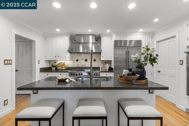 5 Kayser Ct, Walnut Creek CA: https://media.crmls.org/mediaz/09514c8a-4ea6-4ce2-a146-c9721cf3c70c.jpg