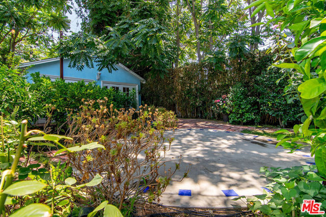 720 N Ogden Drive, Los Angeles CA: https://media.crmls.org/mediaz/09515001-c7ab-43ea-8a4c-c0a0a7847c1d.jpg