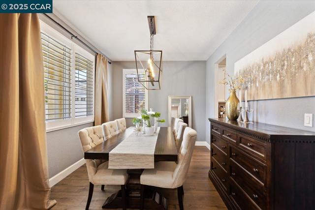 2097 Salice Way, Brentwood CA: https://media.crmls.org/mediaz/09518b55-cee4-484f-ace8-2246ac63dc19.jpg