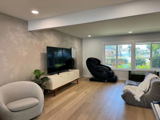 4655 Columbia River Court, San Jose CA: https://media.crmls.org/mediaz/0951b616-ad2c-4220-a834-3bc4d48a6875.jpg