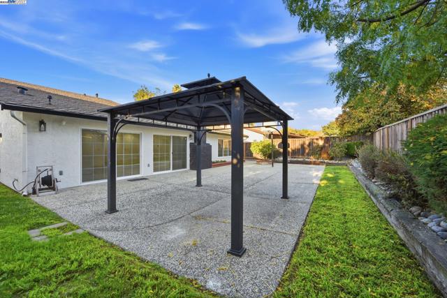 3312 San Marco Ct, Union City CA: https://media.crmls.org/mediaz/0951b6ba-b22f-497f-8614-90a0b4306ed2.jpg