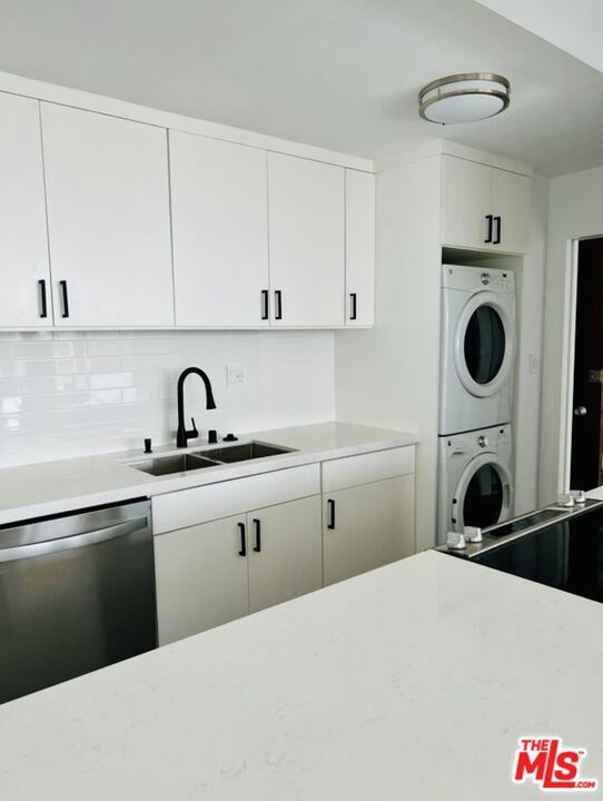 5400 E The Toledo, Long Beach CA: https://media.crmls.org/mediaz/0951e224-97e4-42f3-8cdd-74b223d2408b.jpg