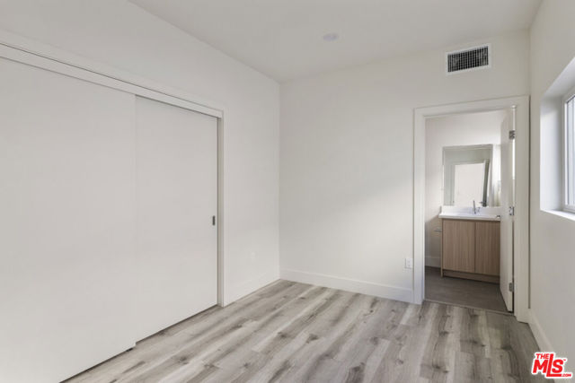 3210 1/2 Verdugo Road, Los Angeles CA: https://media.crmls.org/mediaz/09521dfc-9484-45f2-8beb-4ccd1e356d39.jpg