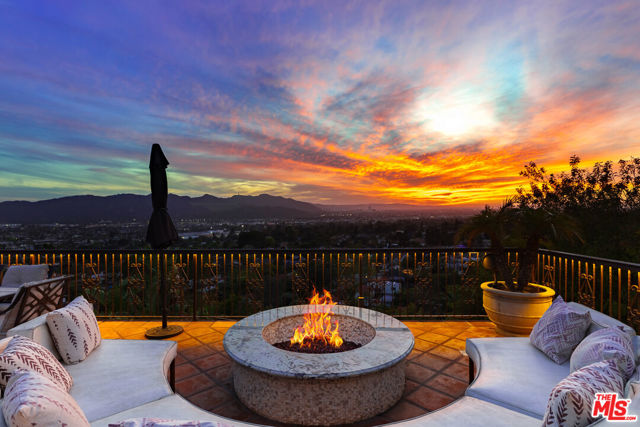 330 Kempton Road, Glendale CA: https://media.crmls.org/mediaz/09523c53-4306-4670-b9d3-a6a99b6f2bb3.jpg