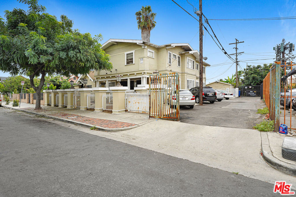 Multifamily at 972 W 47th Street