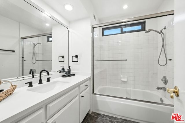 13412 Burbank Boulevard, Sherman Oaks CA: https://media.crmls.org/mediaz/0952c29e-1eef-4f24-b7d2-7c011b1253a0.jpg