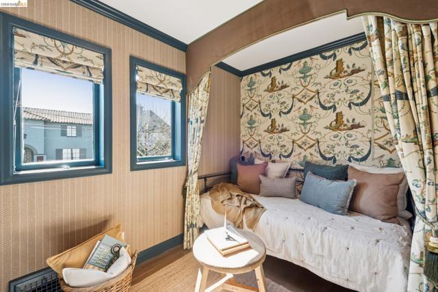 Image 37 of 60 For 906 Paramount Rd