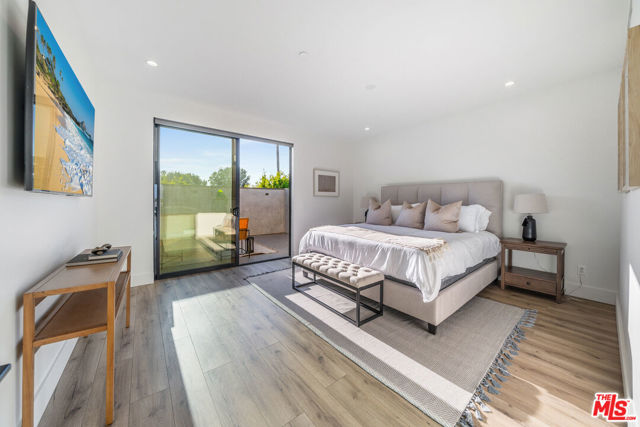 1903 S Bedford Street, Los Angeles CA: https://media.crmls.org/mediaz/095337a2-c3aa-4e98-be19-776533003d64.jpg