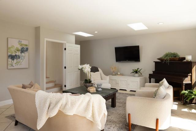 929 W Carmel Valley Road, Carmel Valley CA: https://media.crmls.org/mediaz/09534174-ad96-4949-8e56-e9e2ffc3f586.jpg