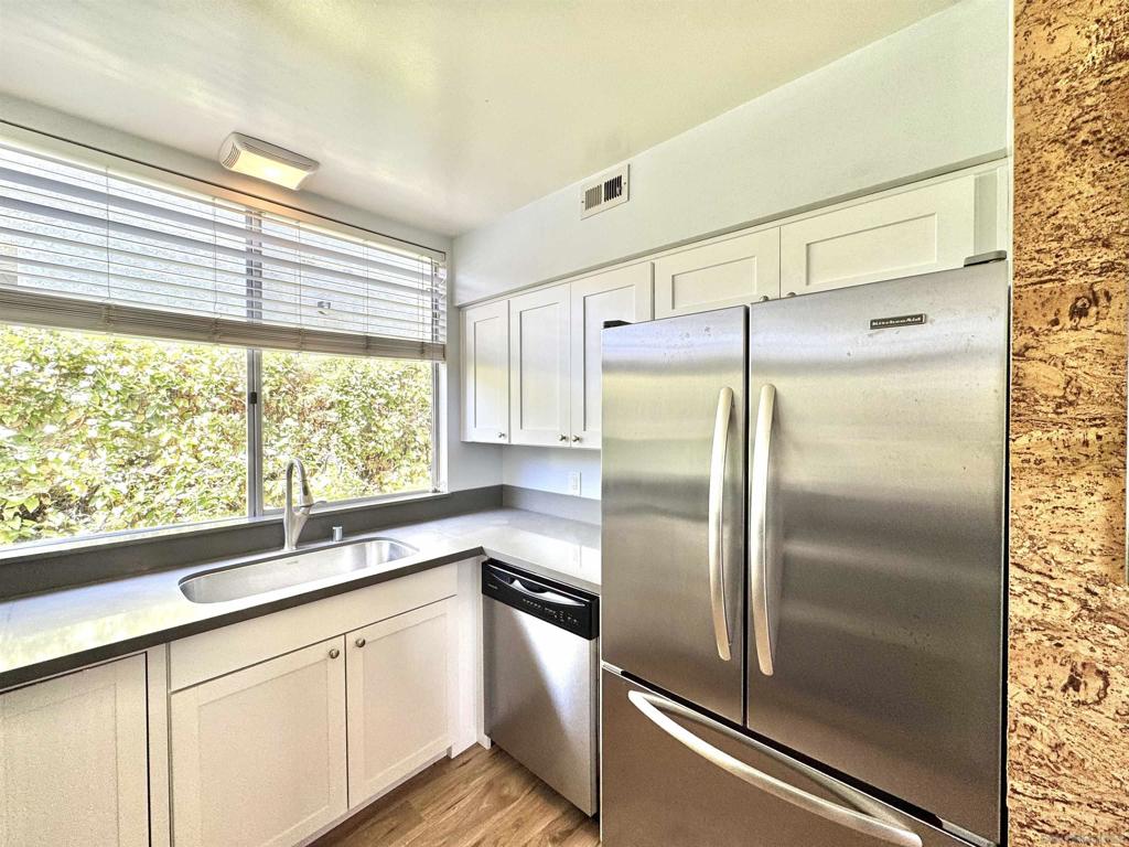 4076 Illinois Street - photo 9