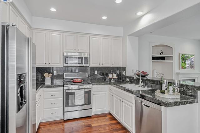 260 Abigail Cir, Danville CA: https://media.crmls.org/mediaz/09546598-988e-482e-b006-4030e035c0db.jpg