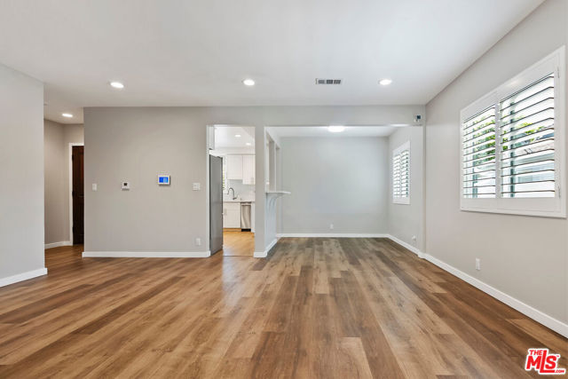 6421 Gaviota Avenue, Van Nuys CA: https://media.crmls.org/mediaz/09547987-441a-4e5d-863e-a38062c593b3.jpg
