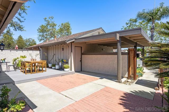 545 Shady Brook Pl, Escondido CA: https://media.crmls.org/mediaz/0954897e-838d-4d38-9150-e8fbd1fca62c.jpg