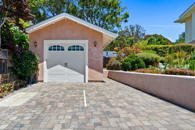 422 Mccormick Avenue, Capitola CA: https://media.crmls.org/mediaz/0955afc3-f39f-4b1c-b58a-b6e50b15dd05.jpg