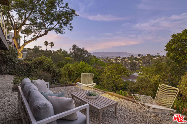 2264 Moreno Drive, Los Angeles CA: https://media.crmls.org/mediaz/0955d45b-a2c4-4adc-8062-316d8d6a9901.jpg