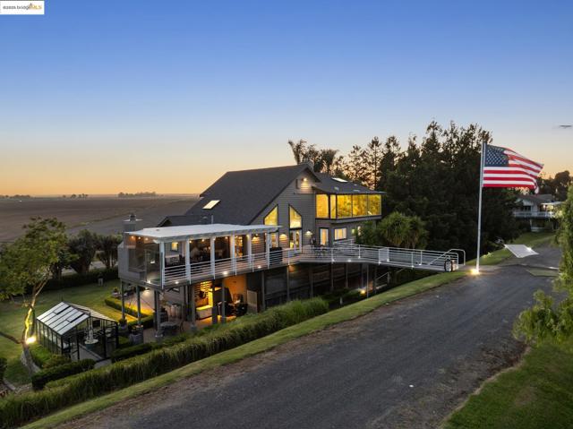 17035 TERMINOUS RD, Isleton CA: https://media.crmls.org/mediaz/09562fdc-ca1c-4f9a-bba3-47de40fac1db.jpg