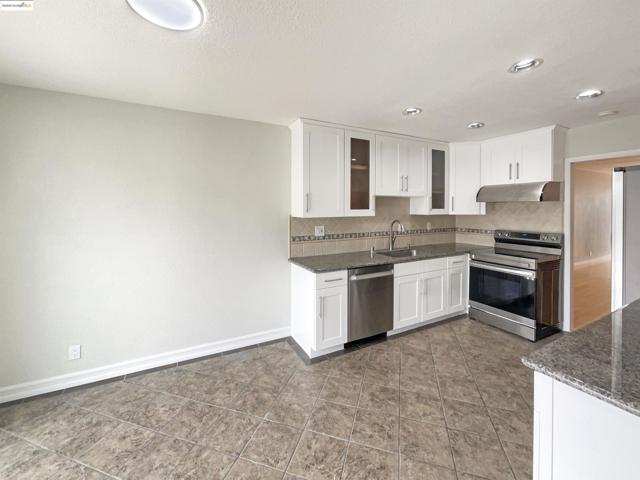883 Calle De Verde, San Jose CA: https://media.crmls.org/mediaz/0956a37b-cce7-4d46-8463-52980ea16be2.jpg