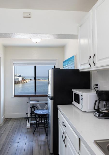 1500 Wharf Road, Capitola CA: https://media.crmls.org/mediaz/0956e76c-8ff3-4fd2-ae09-5b4258cefe6c.jpg