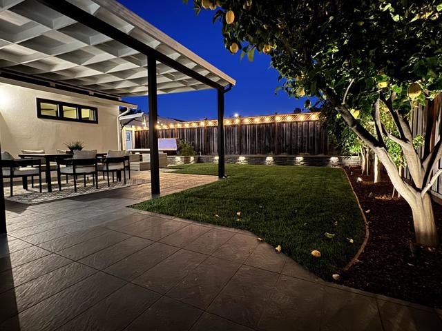 1588 Calle De Stuarda, San Jose CA: https://media.crmls.org/mediaz/09576532-7365-4345-8120-7967965a5c69.jpg