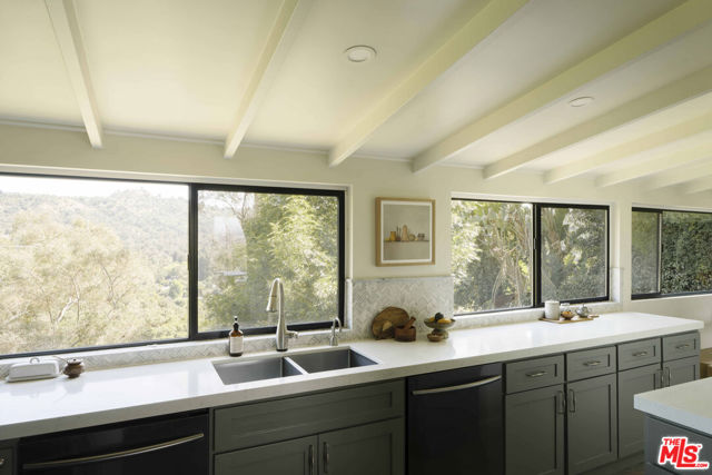11764 Laurelcrest Drive, Studio City CA: https://media.crmls.org/mediaz/0957becf-43ad-4db0-8840-dff9b17d279c.jpg