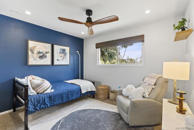 310 Bluff Wy, Oceanside CA: https://media.crmls.org/mediaz/09584079-a1ef-4800-9fde-fd68e97b2b24.jpg