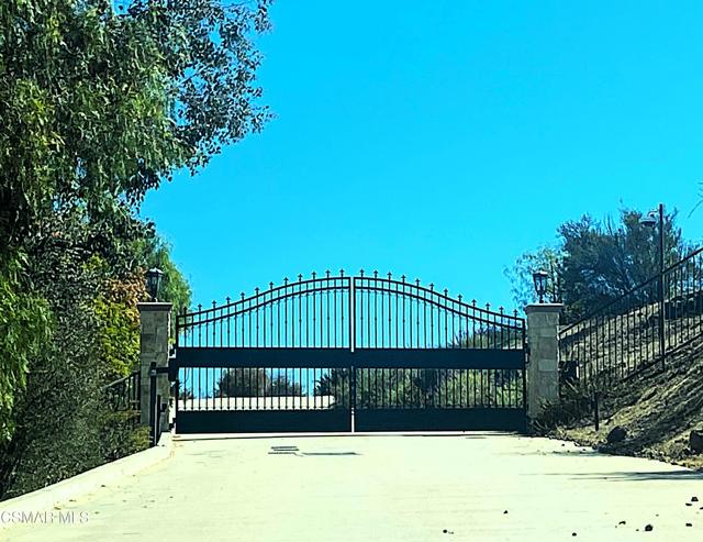 29266 Wagon Road, Agoura Hills CA: https://media.crmls.org/mediaz/09585c85-ac45-4bc5-9a34-a5de6703deab.jpg