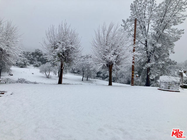 31229 Rolling Meadow Court, Coarsegold CA: https://media.crmls.org/mediaz/09587284-6c3c-48af-b383-840f53c7a592.jpg