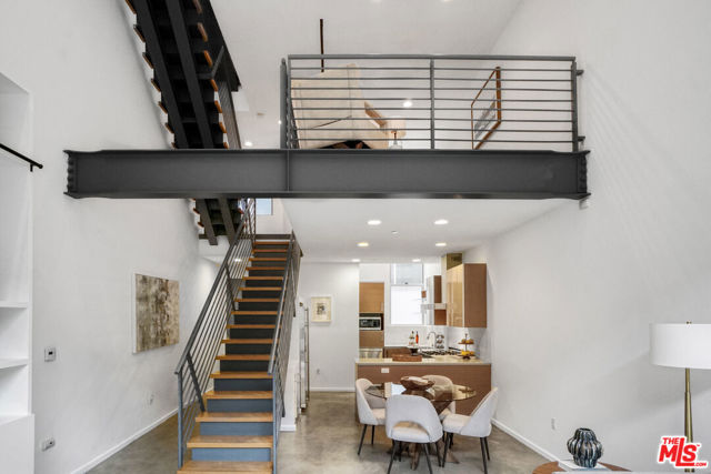 1220 N Orange Grove Avenue, West Hollywood CA: https://media.crmls.org/mediaz/0958b7f4-bef4-4f5a-9f64-5e8de6641eed.jpg