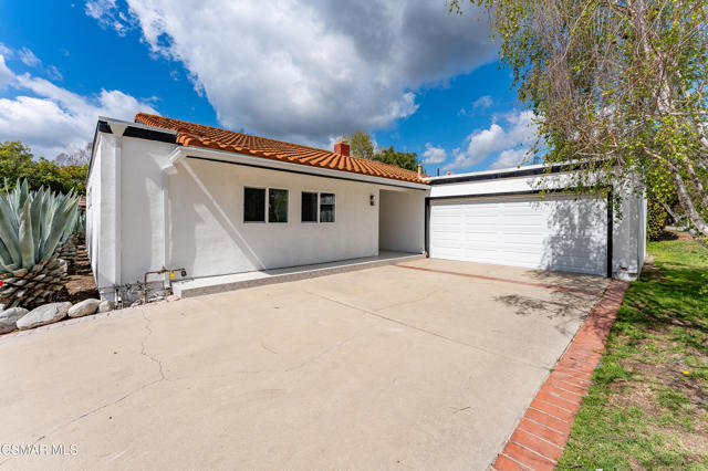 1161 Triunfo Canyon Road, Westlake Village CA: https://media.crmls.org/mediaz/0958bb31-bd9a-444b-8151-0af155297ed4.jpg