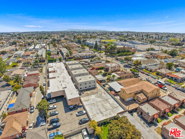 649 1/2 W 92nd Street, Los Angeles CA: https://media.crmls.org/mediaz/09593849-aff8-4f36-aa62-cbf406fea0d5.jpg