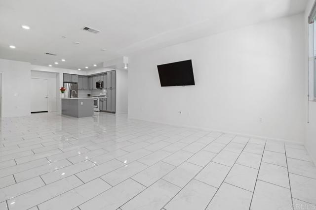 2040 Mindoro Lane, Chula Vista CA: https://media.crmls.org/mediaz/095945c2-c455-4650-a368-648d0a7c33e6.jpg