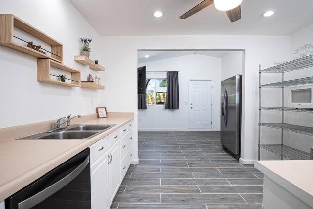 66792 Hacienda Avenue, Desert Hot Springs CA: https://media.crmls.org/mediaz/09594d43-9314-4803-bf56-a8da241ced4e.jpg