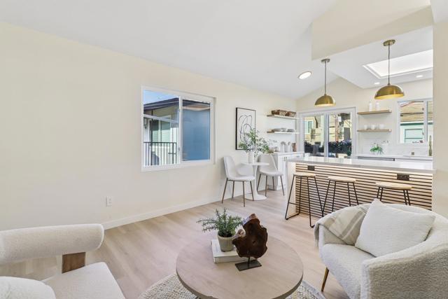 4043 Utah St, San Diego CA: https://media.crmls.org/mediaz/095973c8-ab75-485c-bec7-c403ff9fcc03.jpg