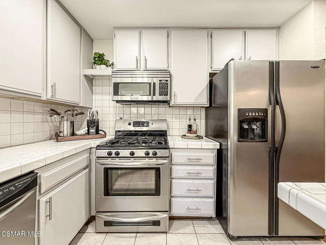 2514 Glenhurst Court, Simi Valley CA: https://media.crmls.org/mediaz/09598592-5436-435a-937d-a584da4caf90.jpg