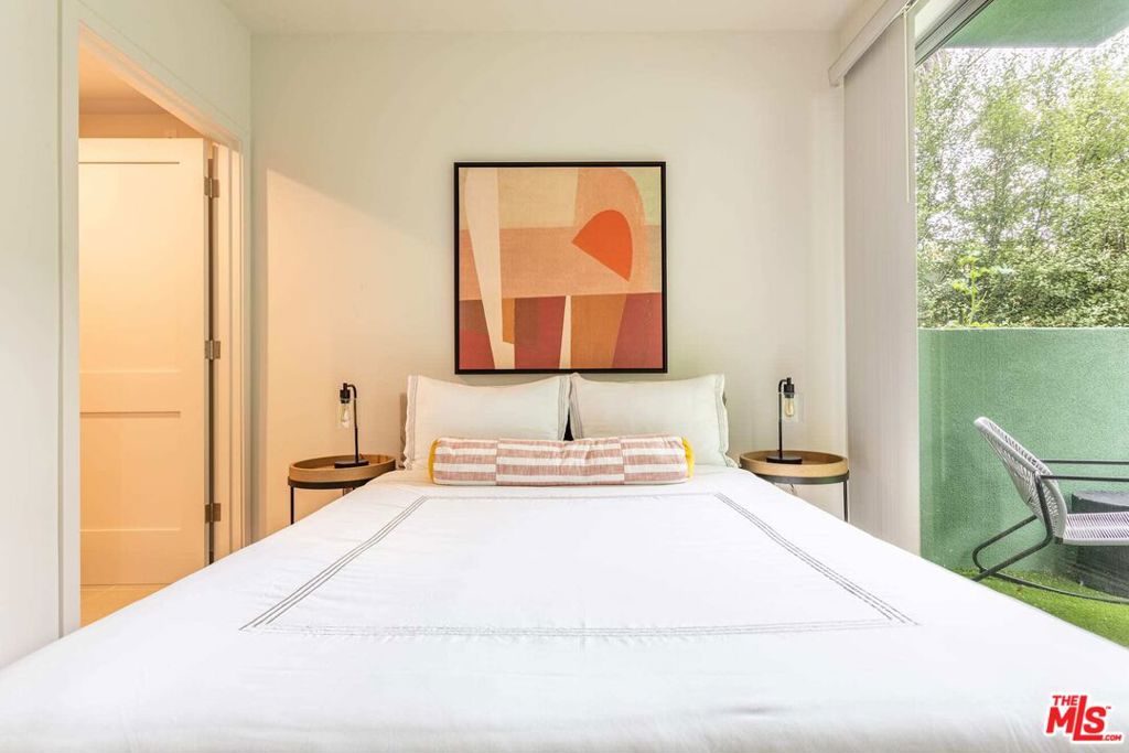 https://media.crmls.org/mediaz/0959aaa6-4107-46f5-8c7d-ef6913ce887f.jpg?preset=X-Large