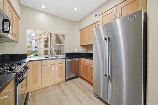 Detail Gallery Image 12 of 50 For 10974 Creekbridge Pl, San Diego,  CA 92128 - 2 Beds | 2/1 Baths