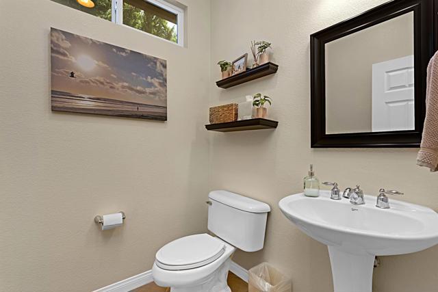 1104 Parkview Dr, Oceanside CA: https://media.crmls.org/mediaz/0959f253-512f-4323-9e63-d1a579ae1801.jpg