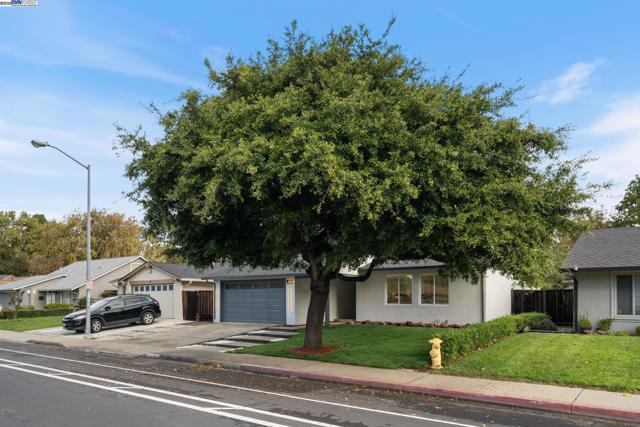31314 San Andreas Dr, Union City CA: https://media.crmls.org/mediaz/095a1a56-ab2b-48fb-ae4c-5214b62d8705.jpg