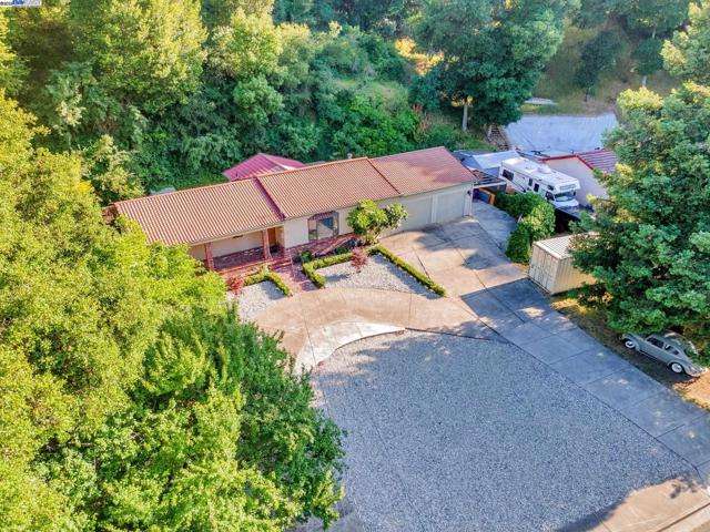 3950 Pinole Valley Rd, Pinole CA: https://media.crmls.org/mediaz/095a90b9-cf0c-4f21-96ee-2412dfe9c6c6.jpg
