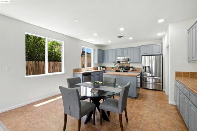 78 Vella Circle, Oakley CA: https://media.crmls.org/mediaz/095aad0d-48ae-4802-89a0-8a7c77658f0e.jpg