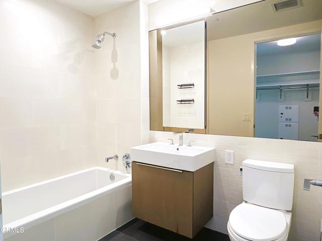 Detail Gallery Image 8 of 23 For 889 Francisco St #3608,  Los Angeles,  CA 90017 - 2 Beds | 2 Baths