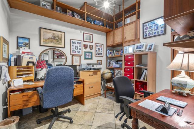 9 Catpaw Cape, Coronado CA: https://media.crmls.org/mediaz/095ad230-fb27-4e76-9bb5-052ef2002db3.jpg
