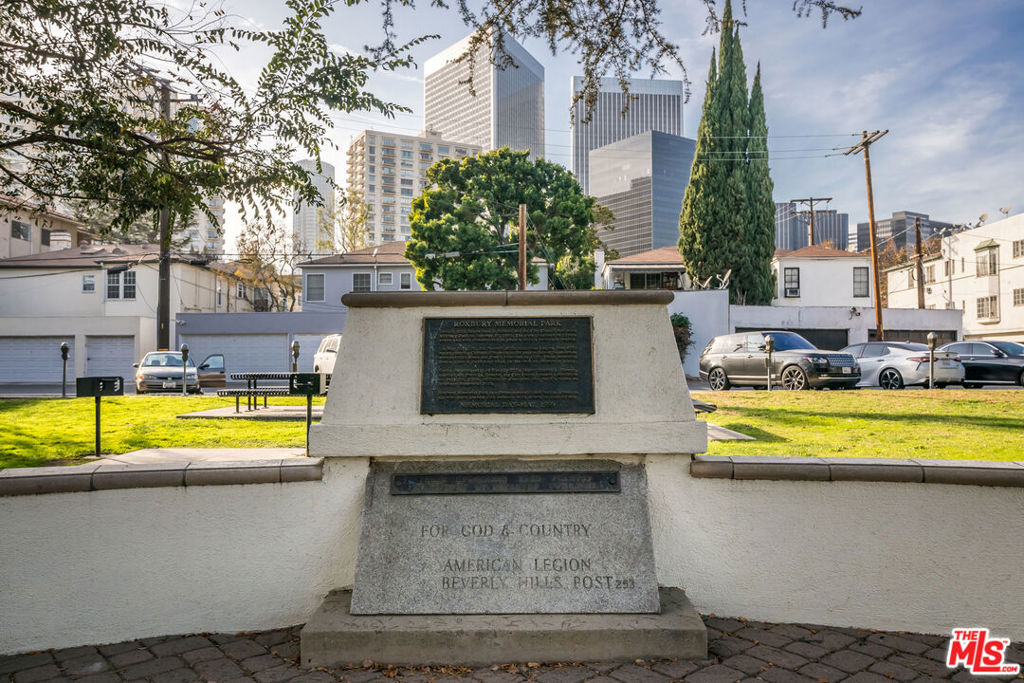 https://media.crmls.org/mediaz/095baf8e-f281-4b7c-b640-bab060980b21.jpg?preset=X-Large