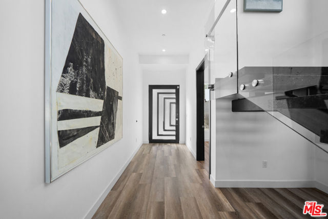 5812 Willis Avenue, Sherman Oaks CA: https://media.crmls.org/mediaz/095c8b16-45b1-4783-a10c-568384f16256.jpg