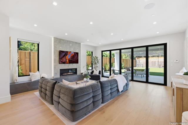 543 Tennyson Avenue, Palo Alto CA: https://media.crmls.org/mediaz/095d6c2c-57fa-4021-8a58-c3194a1913c2.jpg