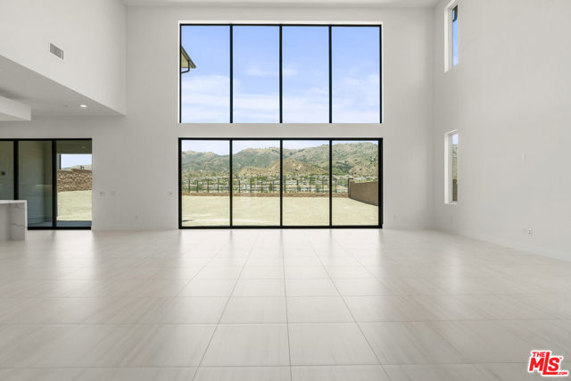 20115 W Galway Lane, Porter Ranch CA: https://media.crmls.org/mediaz/095daa67-1197-40d4-8336-0f7ed79ee8ab.jpg