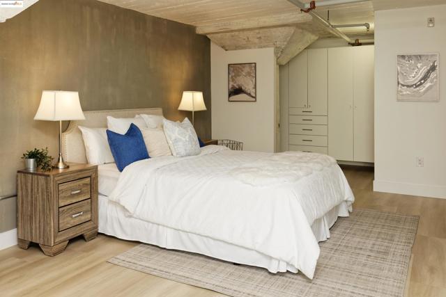 1201 Pine St, Oakland CA: https://media.crmls.org/mediaz/095e84ad-6a7f-4d09-b435-6204f0ebd03e.jpg