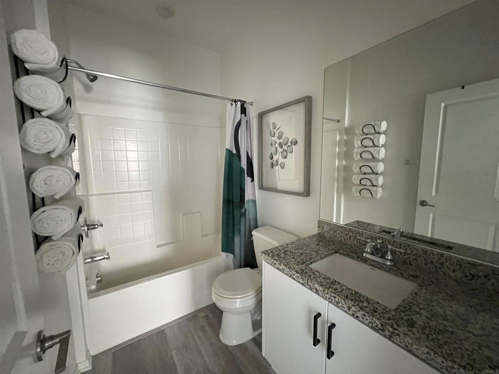 https://media.crmls.org/mediaz/095e91b7-c769-4bcd-aaf4-94b5a4acd3d1.jpg?preset=X-Large